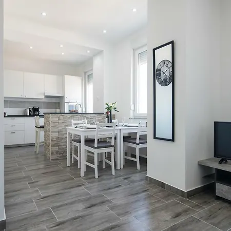 Pleasure 1 I 2 Apartament